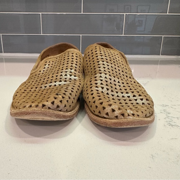Trask Ali Perforated Loafer - Picture 11 of 12